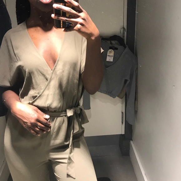 Green jumpsuit - Picture 2 of 2